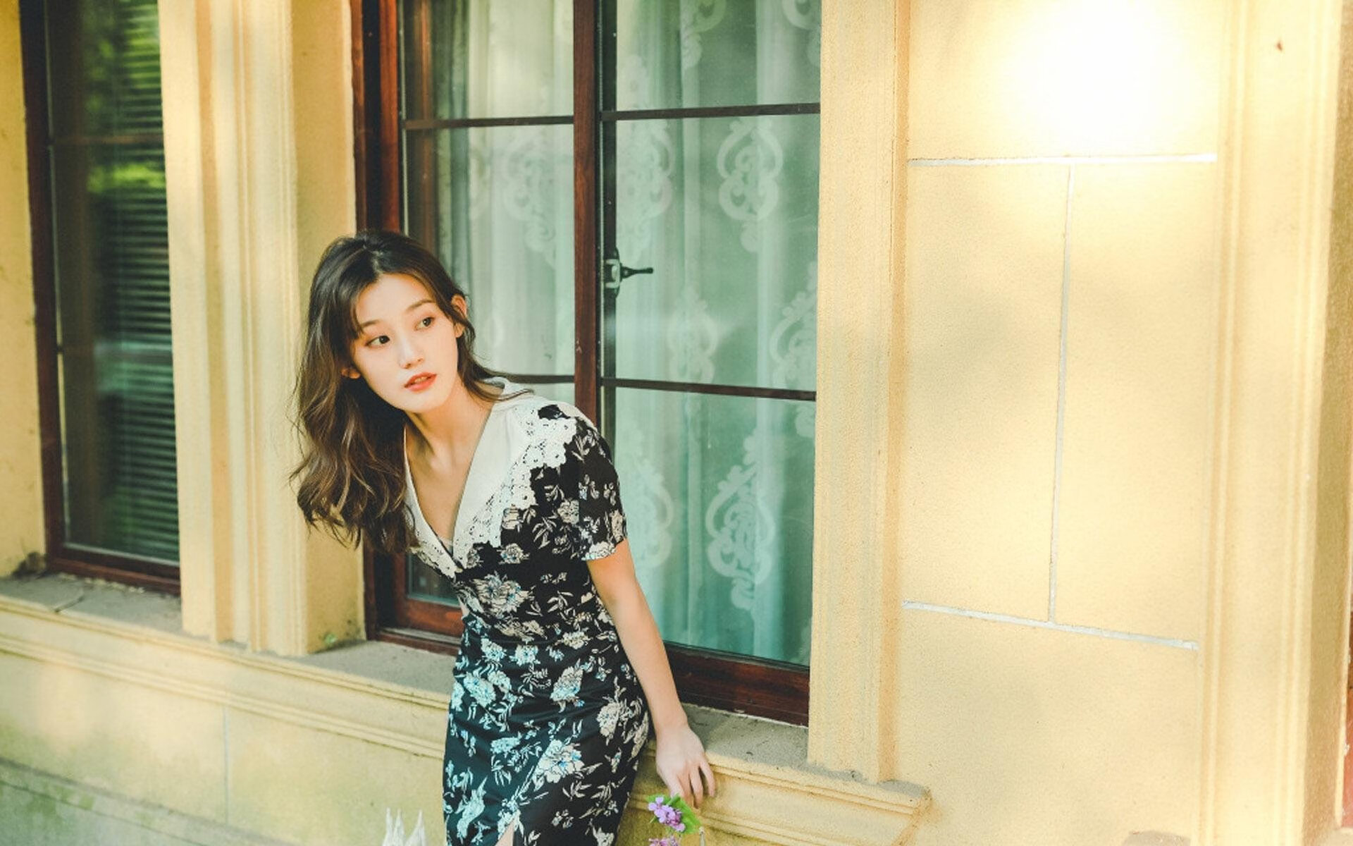 骑士教练安排战术讨论鼓励年轻球员参与，骑士队的教练是谁