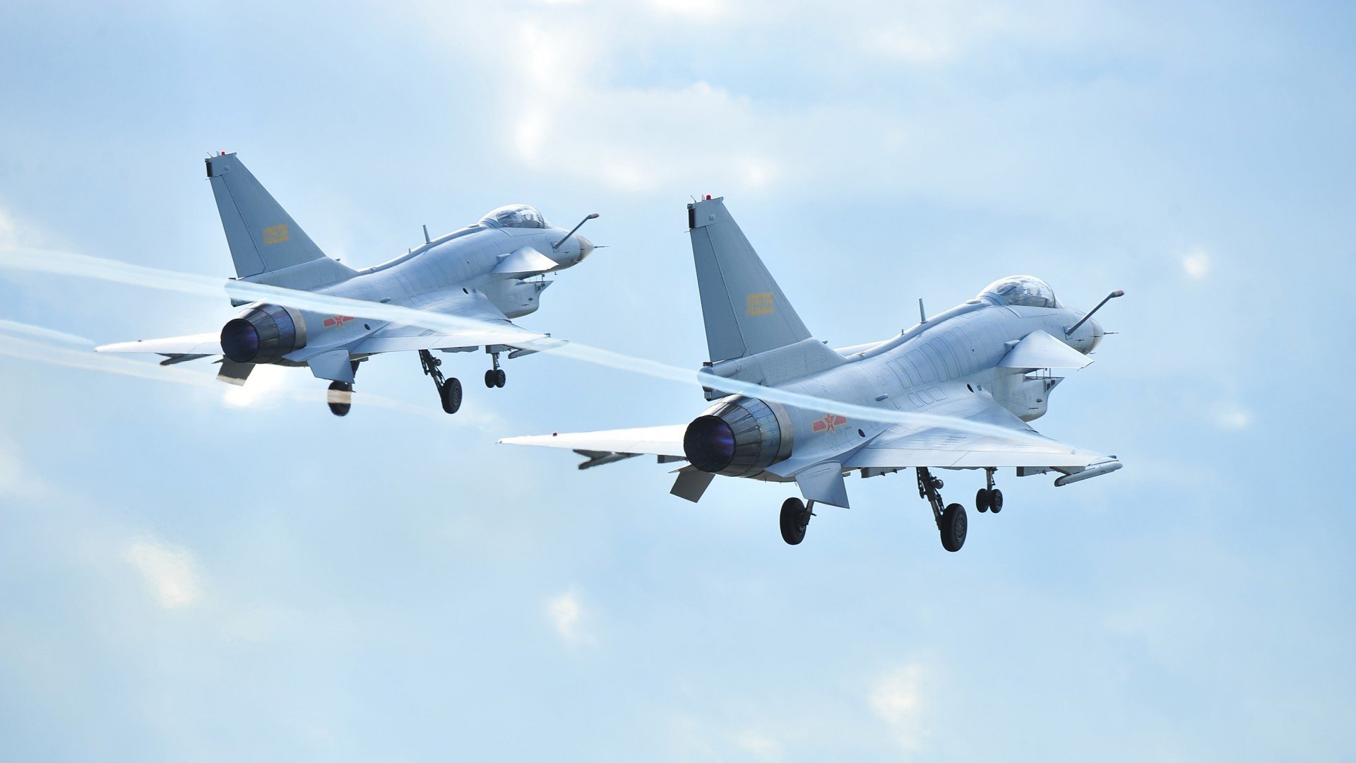 中国足球国家队参加国际邀请赛，中国参加足球联赛